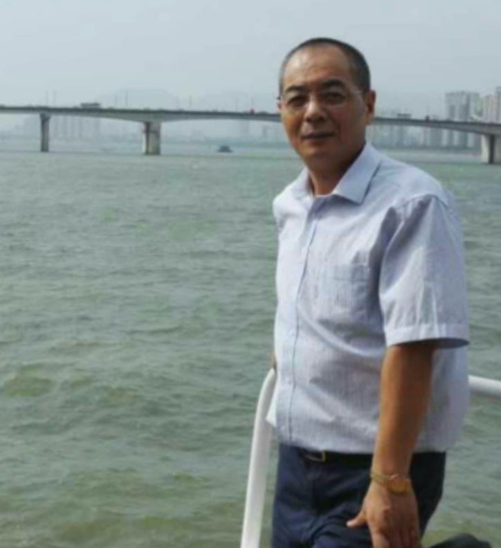 辛民的第二张照片--汕头相亲服务中心