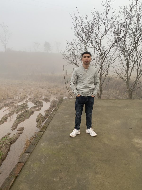 迷路的小猪的第一张照片--汕头相亲服务中心