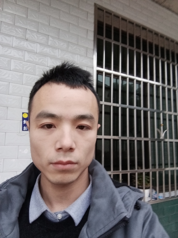 笑得那么开心的第一张照片--汕头相亲服务中心