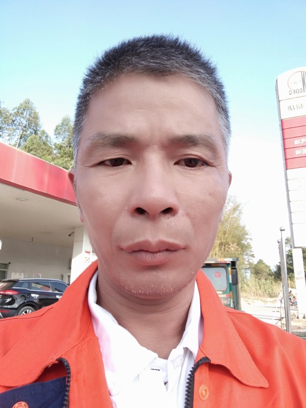 静候缘分的第一张照片--汕头相亲服务中心