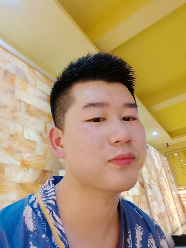 六月与阿十二的第一张照片--汕头相亲服务中心