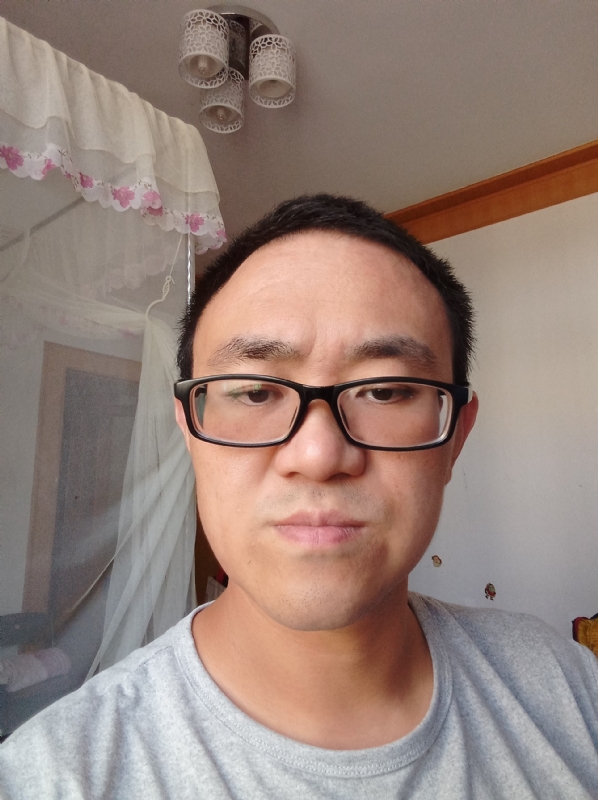 小涨常鸿的第一张照片--汕头相亲服务中心