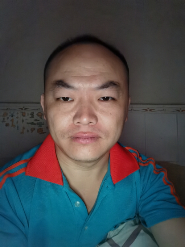 与子携老的第三张照片--汕头相亲服务中心