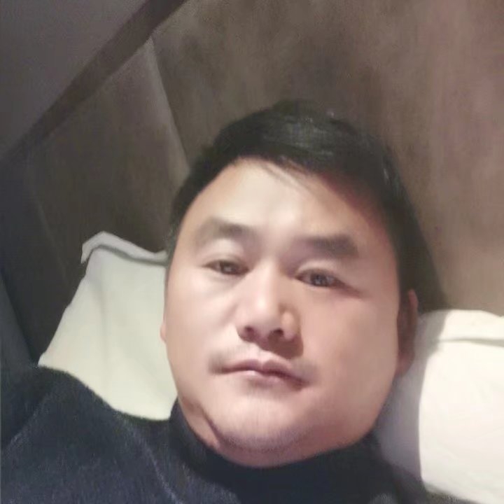 奔跑的第四张照片--汕头相亲服务中心