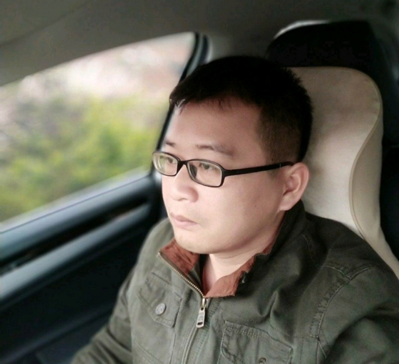 海风吹动你的心的第二张照片--汕头相亲服务中心