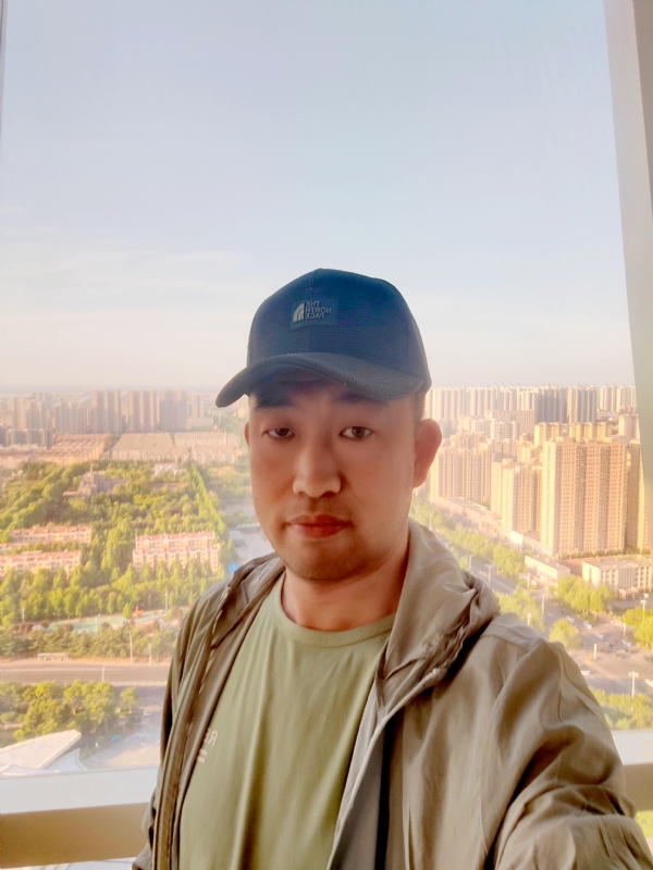 勇攀高峰的第一张照片--汕头相亲服务中心